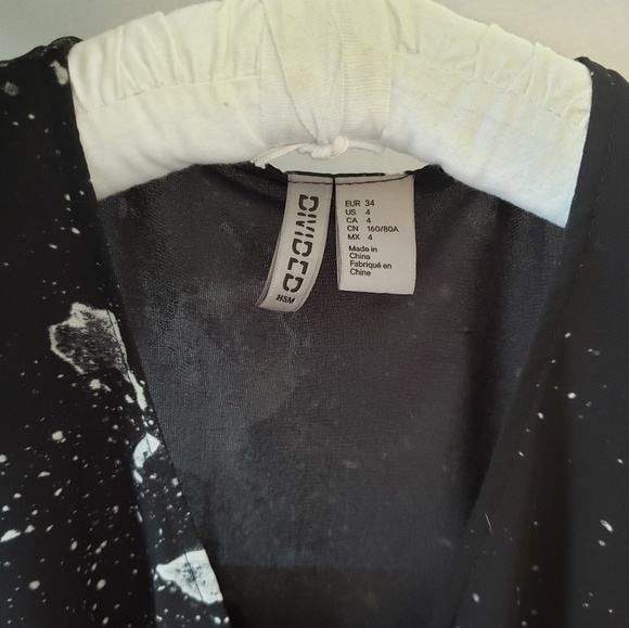 H&M black maxi dress size 4 graphic print nwot - Picture 3 of 3